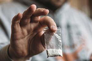 manholdingbaggieofcocaine_article
